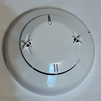 Оптический/тепловой мультисенсорный извещатель с изолятором Apollo Soteria Multi-Sensor Detector Isolated SA5100-700